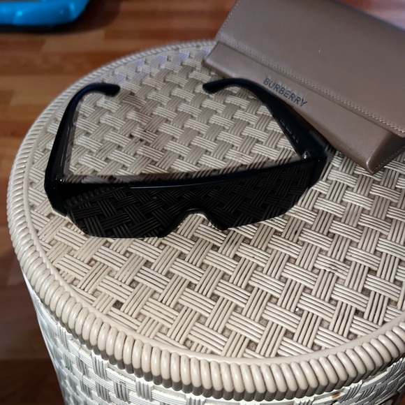 BURBERRY SUN GLASSES BLACK - Picture 8 of 9